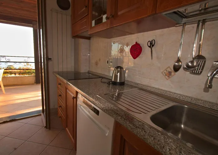 Letizia, Posteggio Privato E Terrazza Panoramica